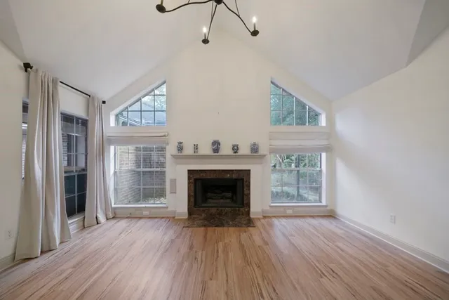 $3,200 | 31 Silver Canyon Place, The Woodlands, TX 77381