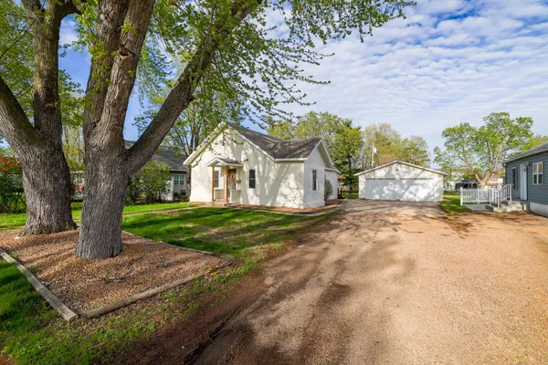 $325,000 | 219 South Cedar Street, Belle Plaine, MN 56011