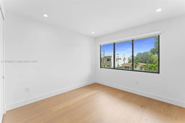 a view of empty room with window