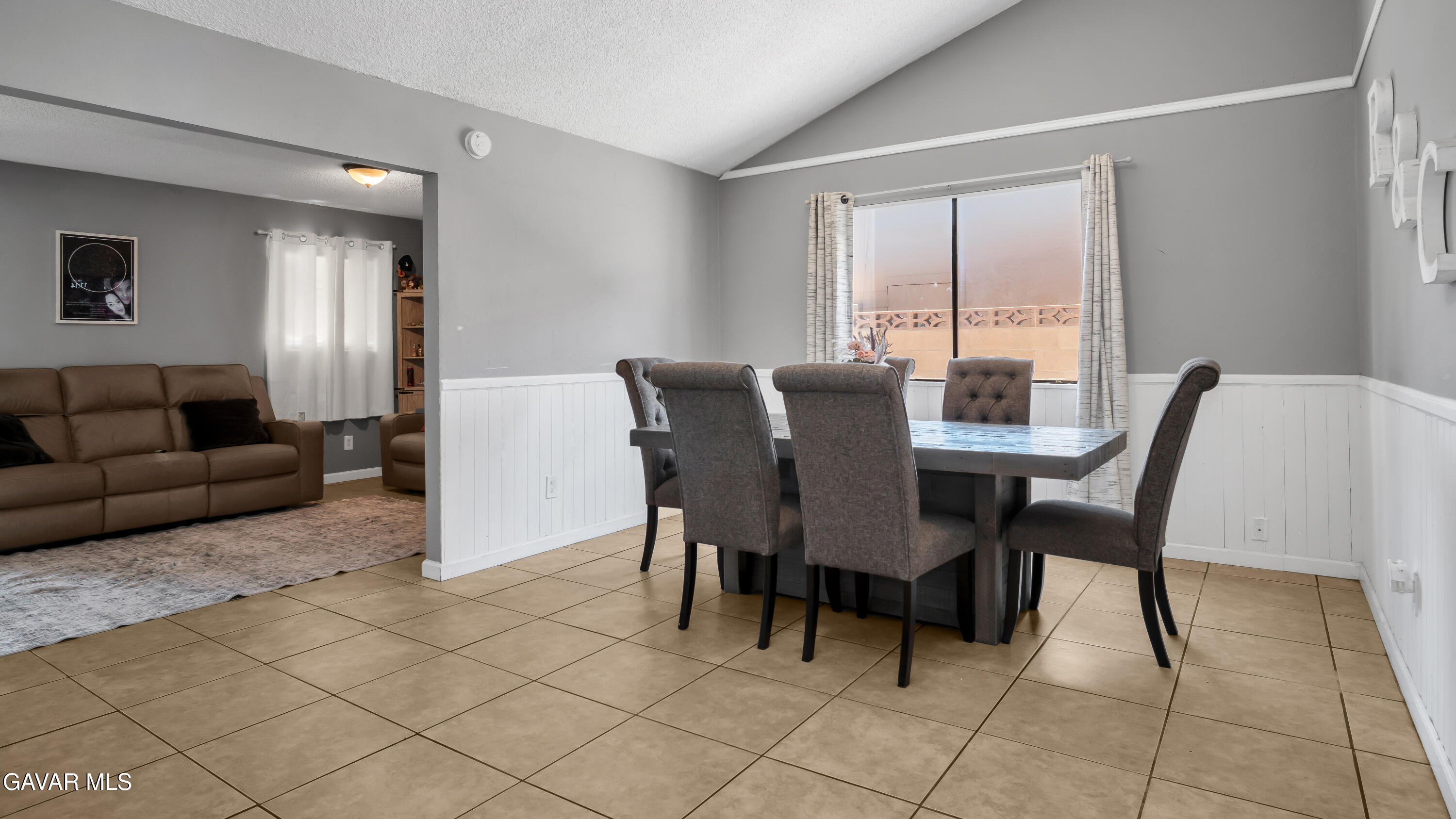 44008 Raysack Avenue Lancaster, CA 93535 - Photo 8 of 27 2-Dining