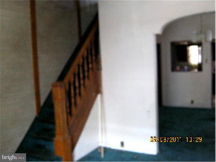 6313 Reedland Street Philadelphia, PA 19142 - Photo 4 of 9 Living Room