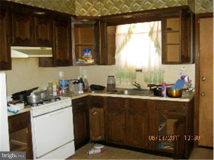 6313 Reedland Street Philadelphia, PA 19142 - Photo 6 of 9 Kitchen