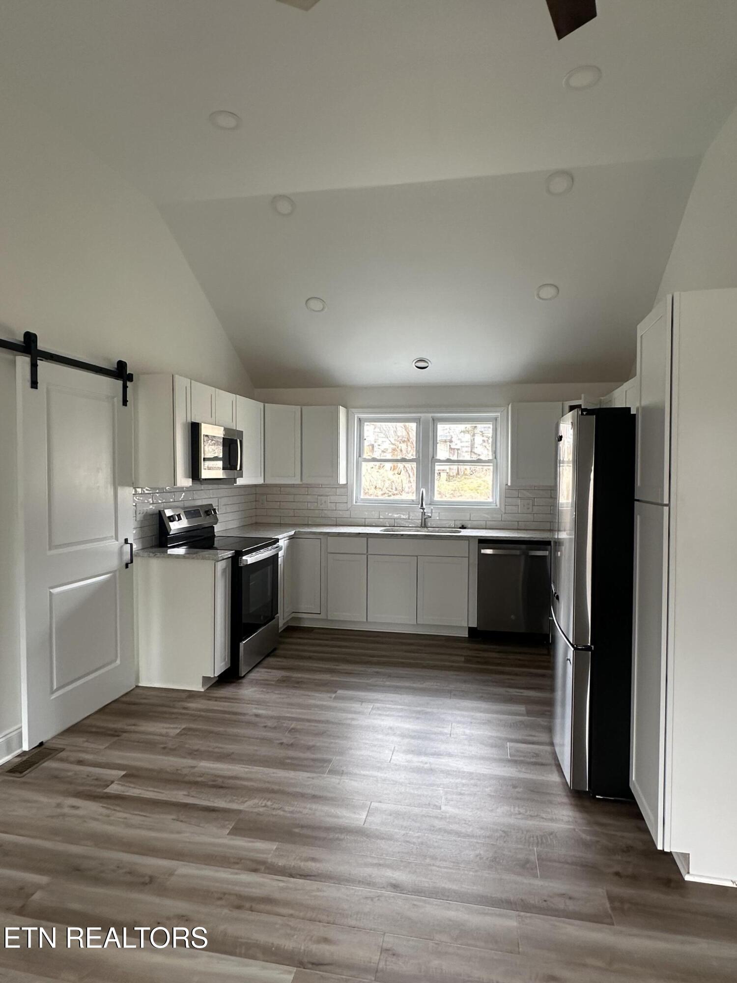 1915 Wells Drive Powell, TN 37849 - Photo 3 of 10 IMG_6229