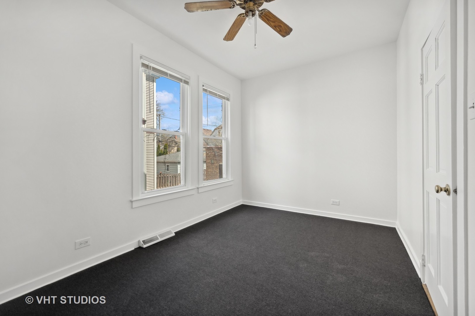 4035 North Harding Avenue Chicago, IL 60618 - Photo 9 of 29 Gallery Image 9