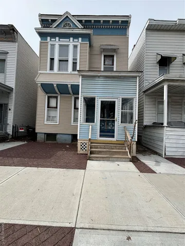 $1,800 | 135 5th Avenue, Troy, NY 12180