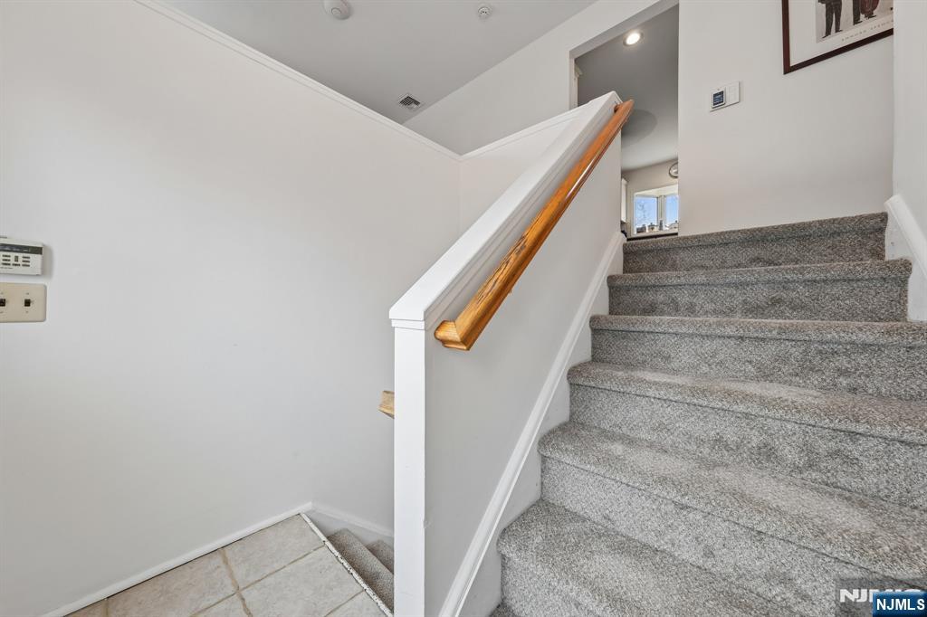2 Caryn Place Fairfield, NJ 07004 - Photo 18 of 35 a view of entryway