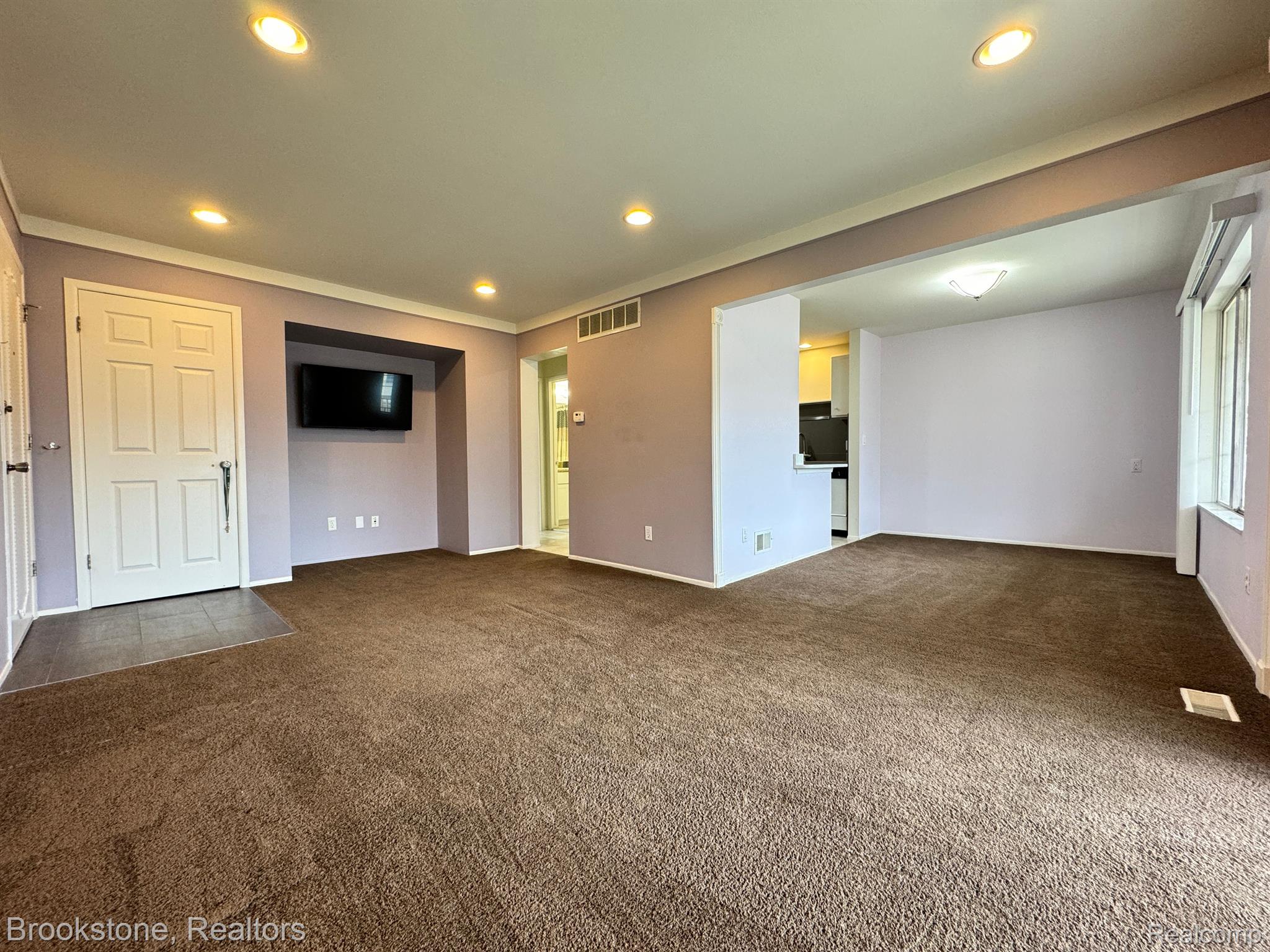 29464 Hoover Road, Unit 464 Warren, MI 48093 - Photo 5 of 23 Gallery Image 5