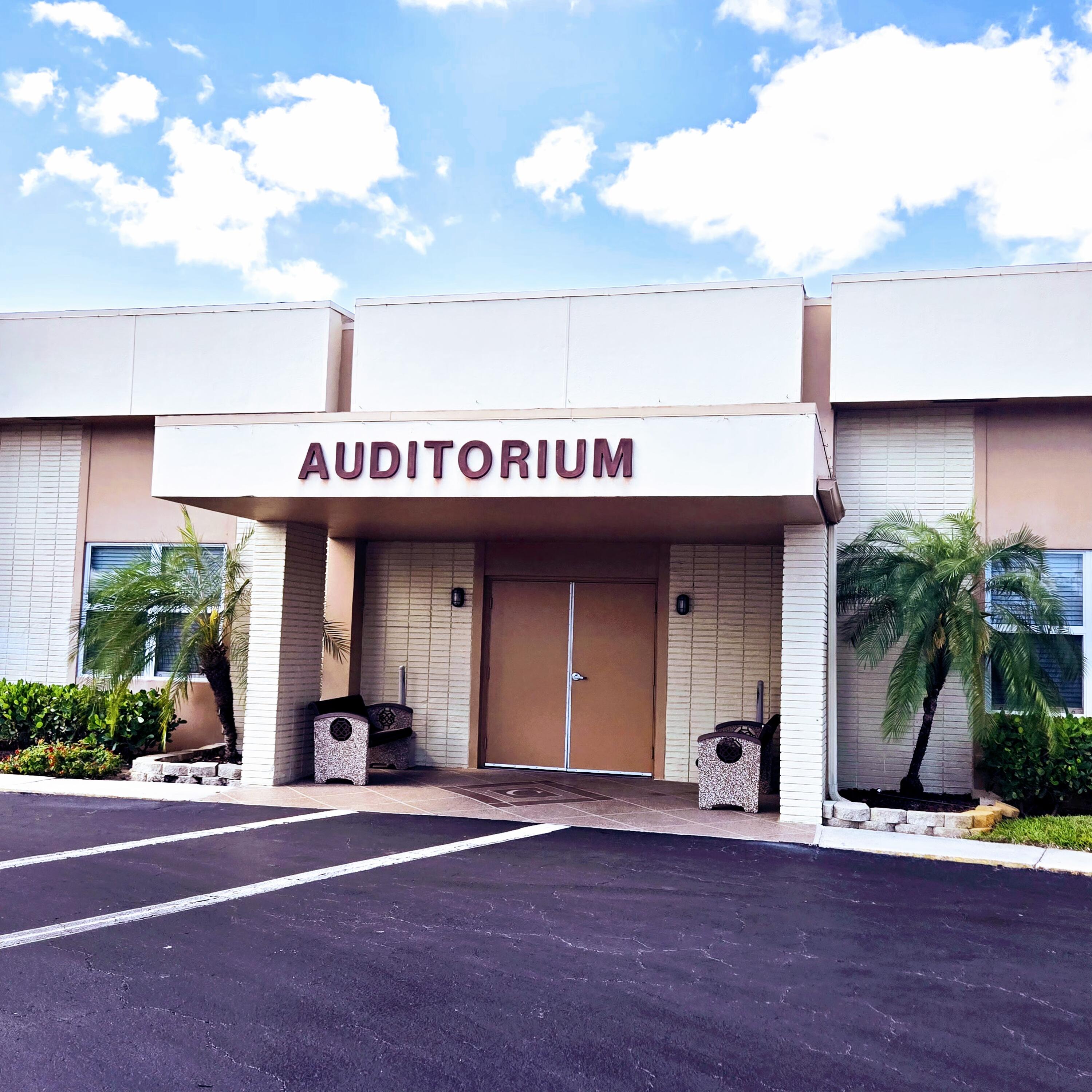 2930 Crosley Drive East, Unit C West Palm Beach, FL 33415 - Photo 19 of 21 a view of a living room and entryway
