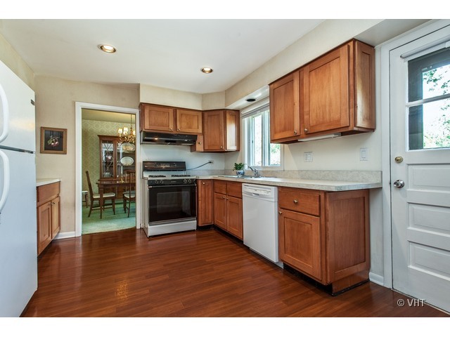165 Riverside Drive Northfield, IL 60093 - Photo 3 of 9
