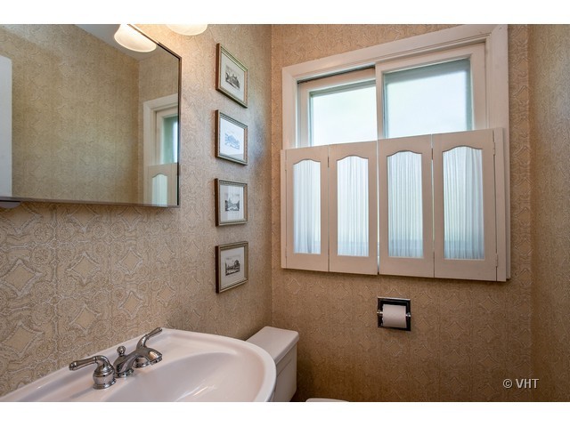 165 Riverside Drive Northfield, IL 60093 - Photo 8 of 9