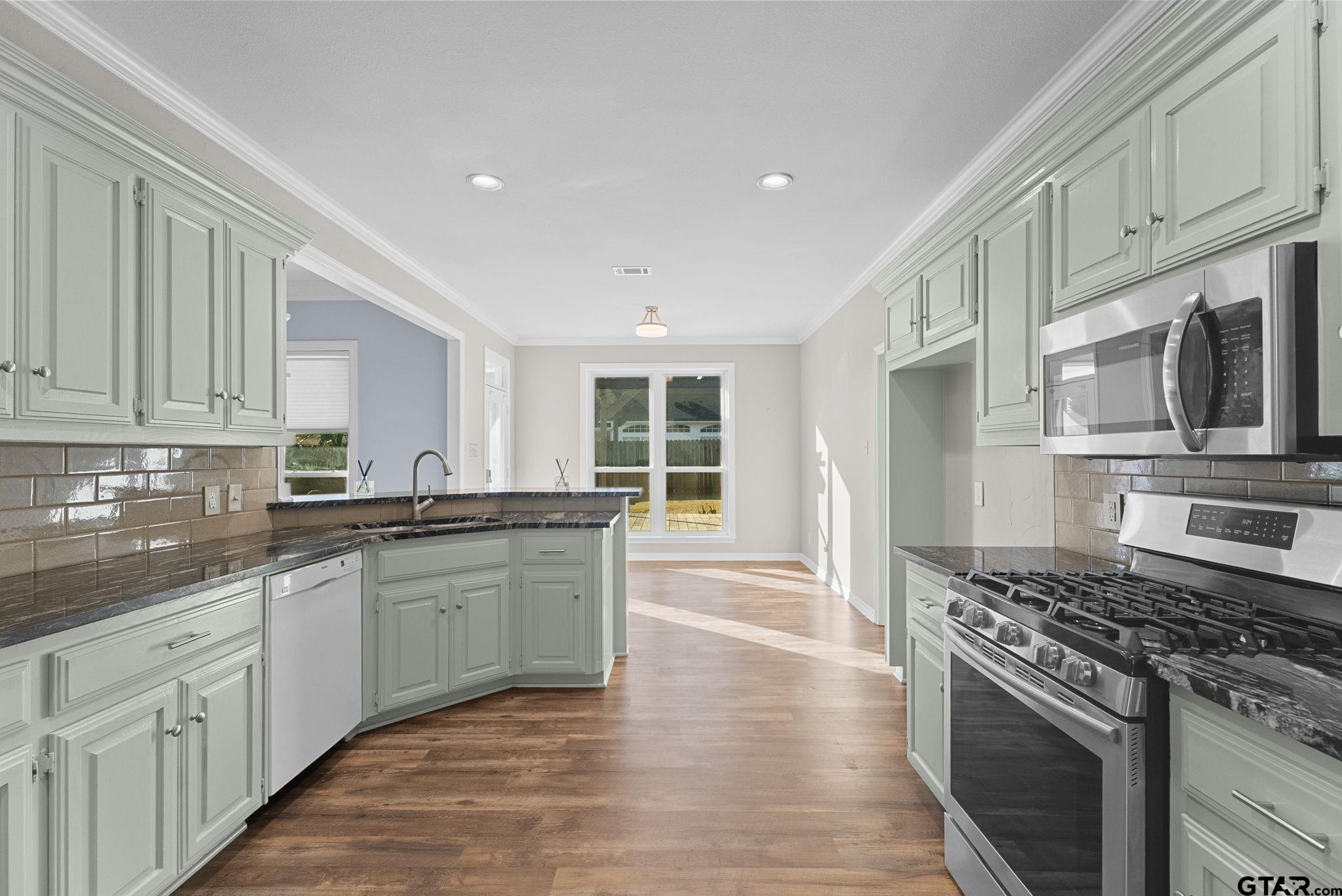 1208 West Rieck Road Tyler, TX 75703 - Photo 7 of 35