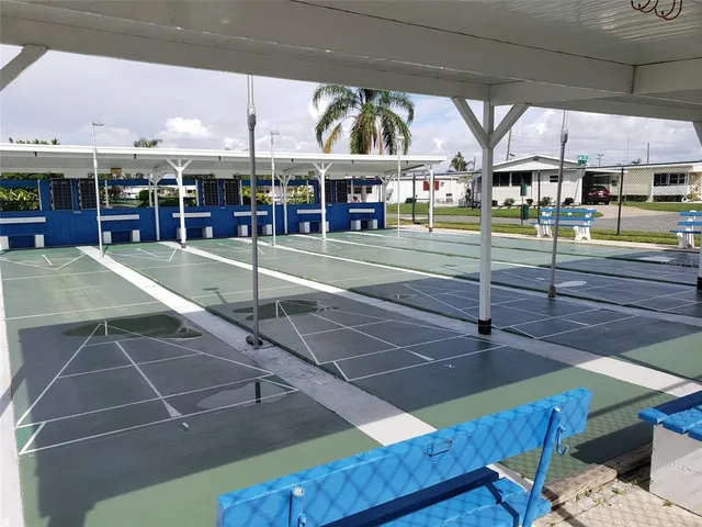 a view of an outdoor space