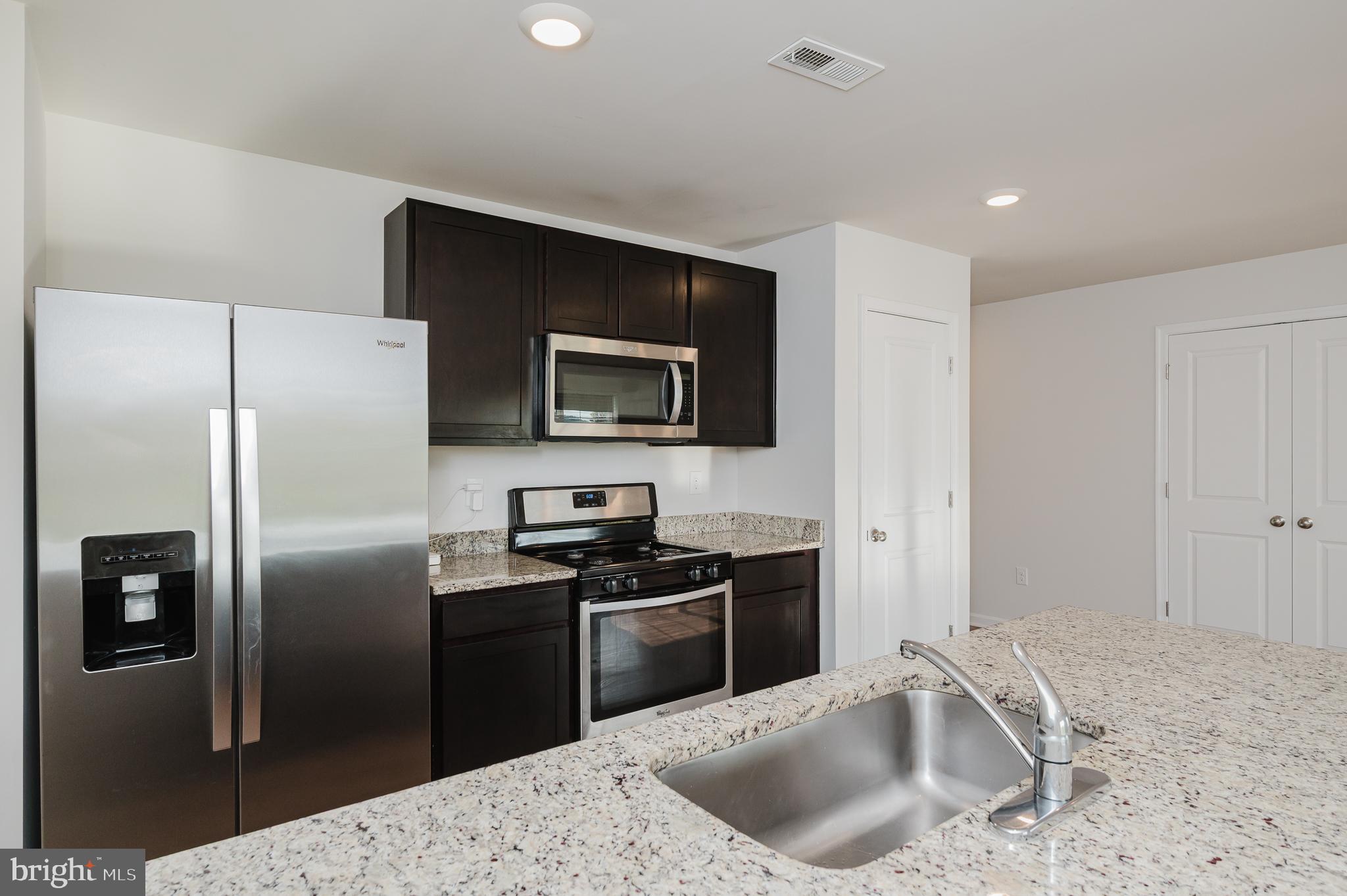85 River Road Gettysburg, PA 17325 - Photo 23 of 40 Kitchen with granite