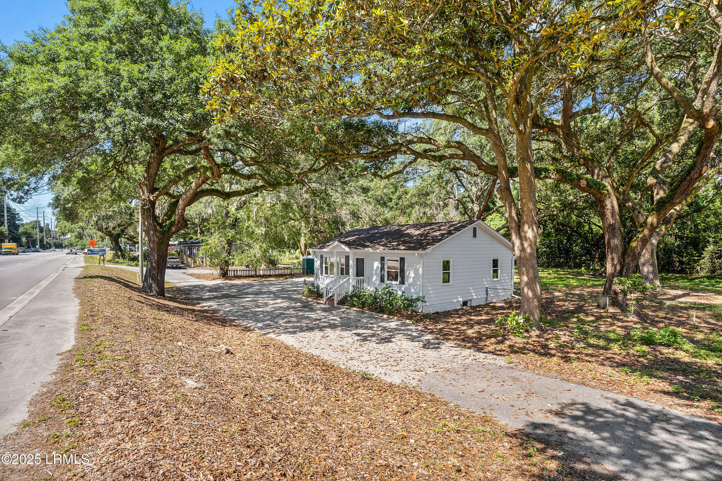 67 Sams Point Road Beaufort, SC 29907 - Photo 2 of 21 DSC07248-78-1.jpg-vsuniqueid-664f2e39c1a