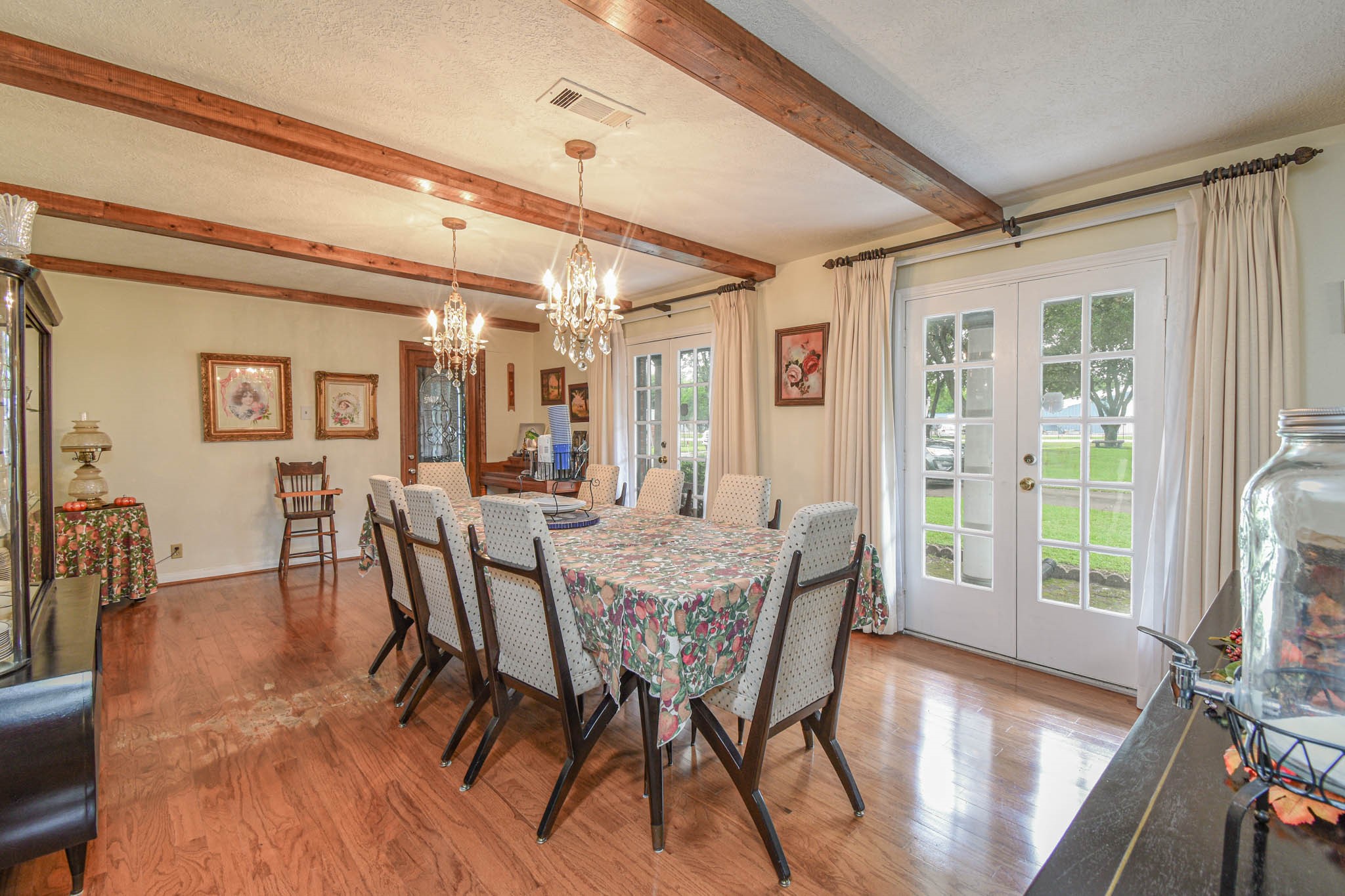 4503 Allen-Genoa Road Pasadena, TX 77504 - Photo 8 of 50 ENJOY ENTERTAINING IN THIS LIGHT & BRIGHT SPACIOUS AREA w/2 CHADELIARS & FRENCH DOORS