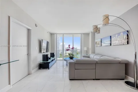 $3,700 | 500 Brickell Avenue, Unit 1400, Miami, FL 33131