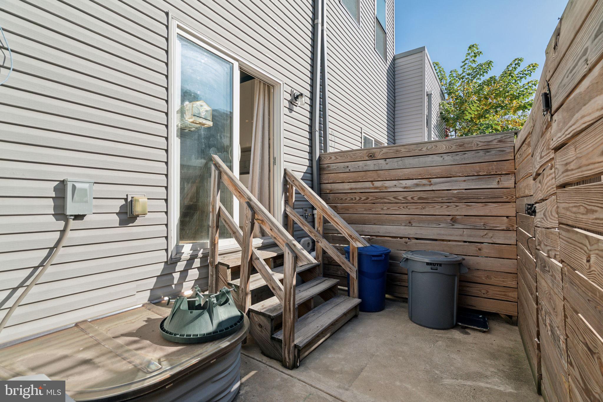 518 Mercy Street Philadelphia, PA 19148 - Photo 13 of 50 Private outdoor retreat with steps.