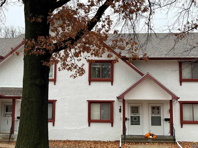 $129,900 | 2004 Greenbriar Drive, Emporia, KS 66801