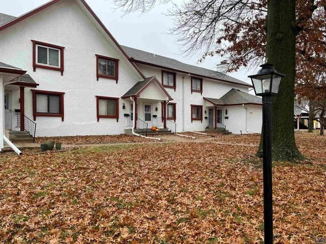 $129,900 | 2004 Greenbriar Drive, Emporia, KS 66801