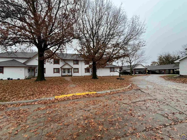 $129,900 | 2004 Greenbriar Drive, Emporia, KS 66801