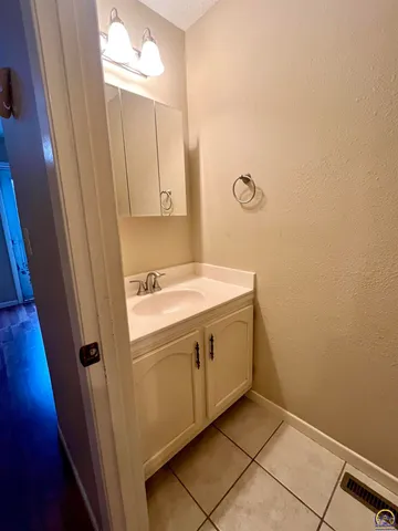 $129,900 | 2004 Greenbriar Drive, Emporia, KS 66801