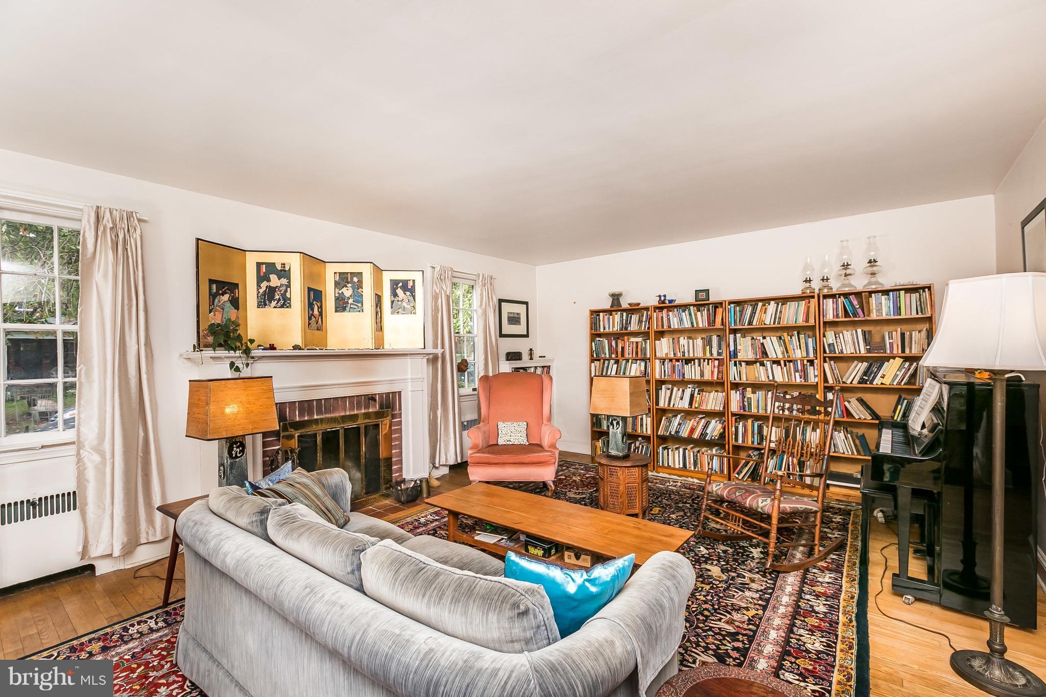320 Dunkirk Road Baltimore, MD 21212 - Photo 4 of 27 Living Room