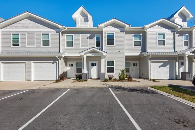 $1,850 | 112 Date Palm Lane, Freeport, FL 32439