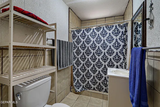 a view of walk in closet