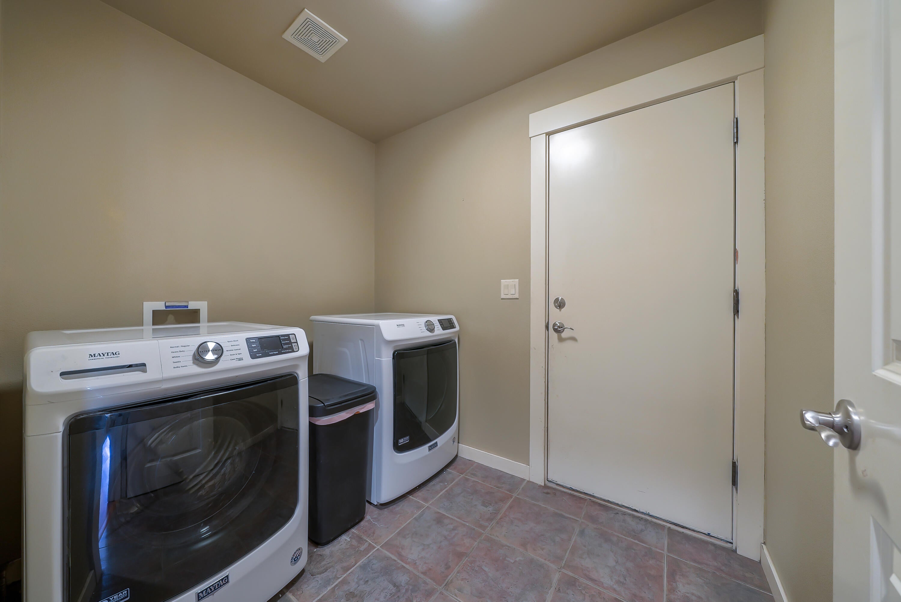20500 Rolen Avenue Bend, OR 97702 - Photo 24 of 52 26-print-DSC03689-HDR