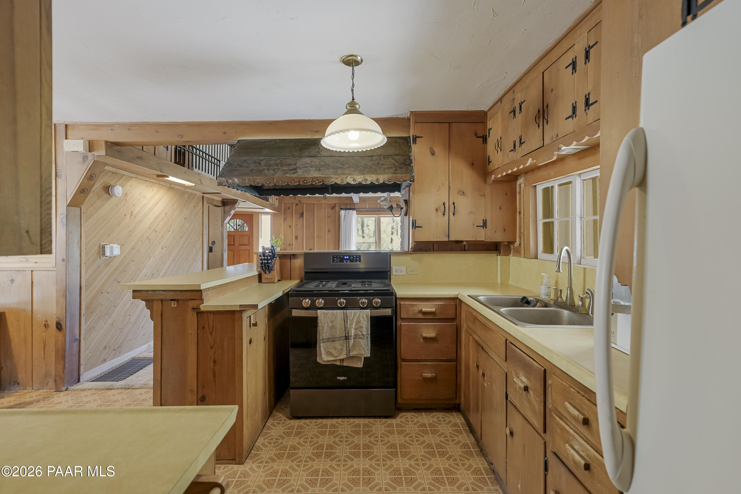 902 Hemlock Avenue Prescott, AZ 86303 - Photo 11 of 37 Kitchen 3