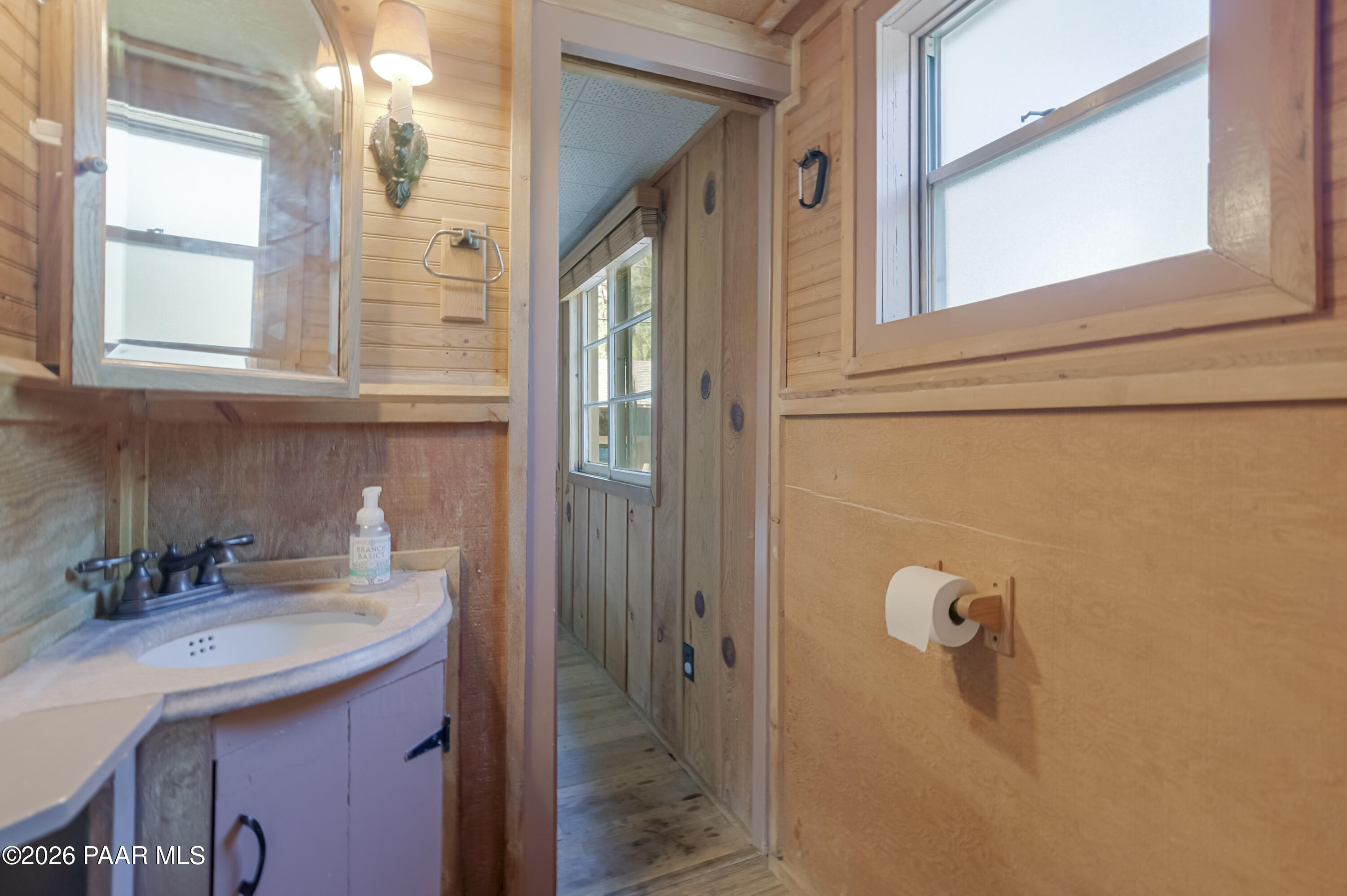 902 Hemlock Avenue Prescott, AZ 86303 - Photo 21 of 37 Guest Bathroom 1