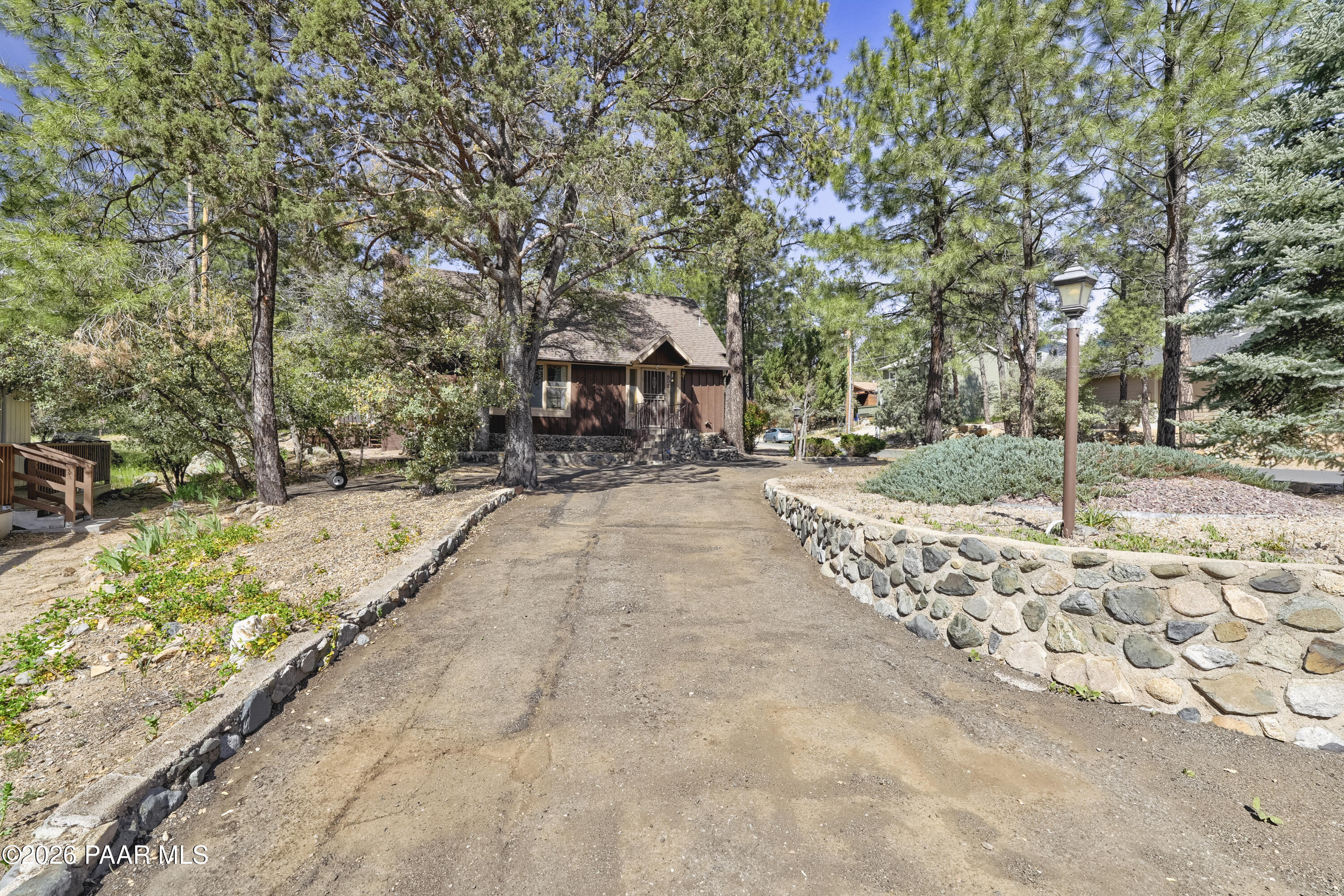 902 Hemlock Avenue Prescott, AZ 86303 - Photo 4 of 37 A Front View 4