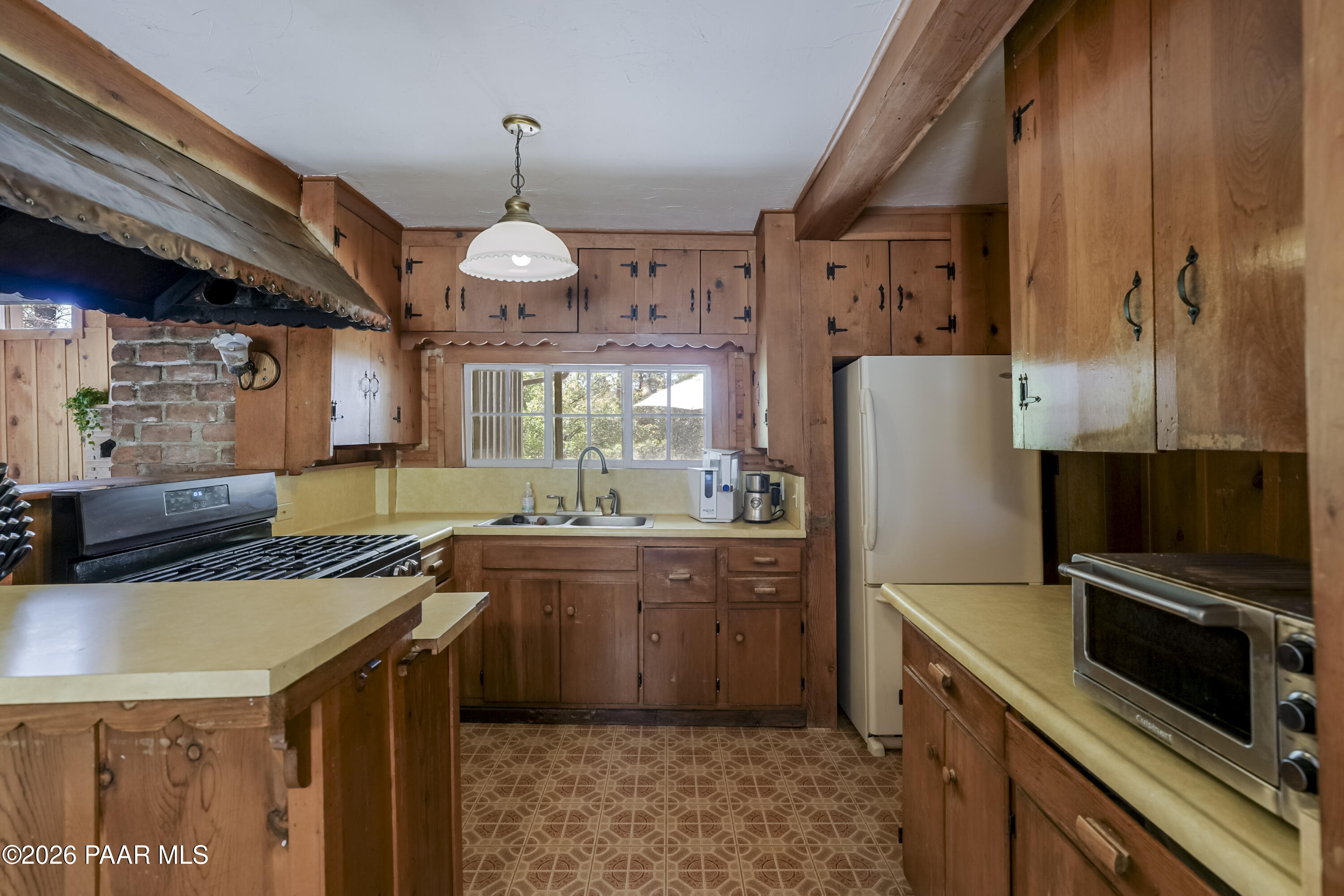 902 Hemlock Avenue Prescott, AZ 86303 - Photo 10 of 37 Kitchen 2