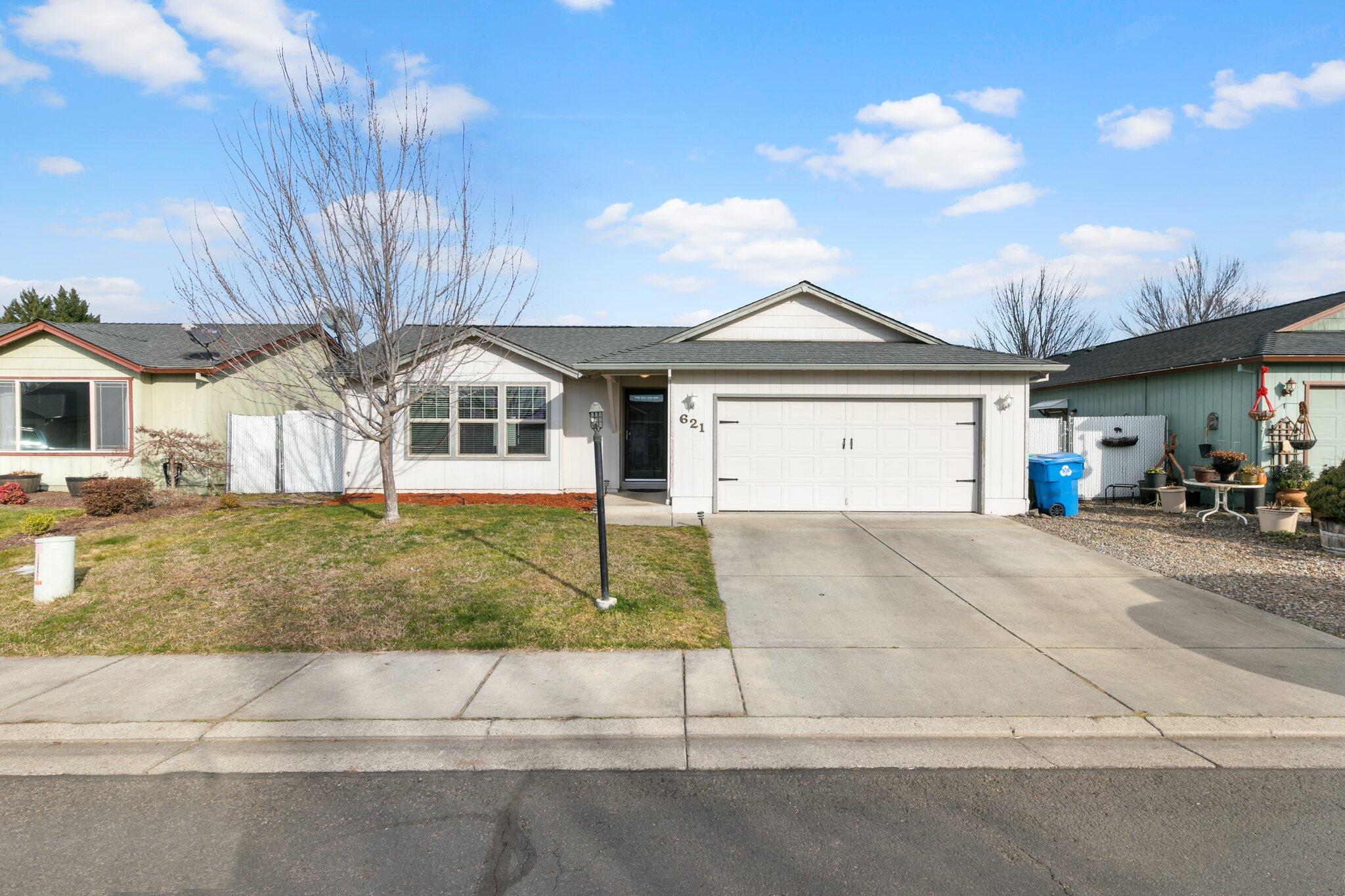 621 Karic Way Eagle Point, OR 97524 - Photo 1 of 21 1