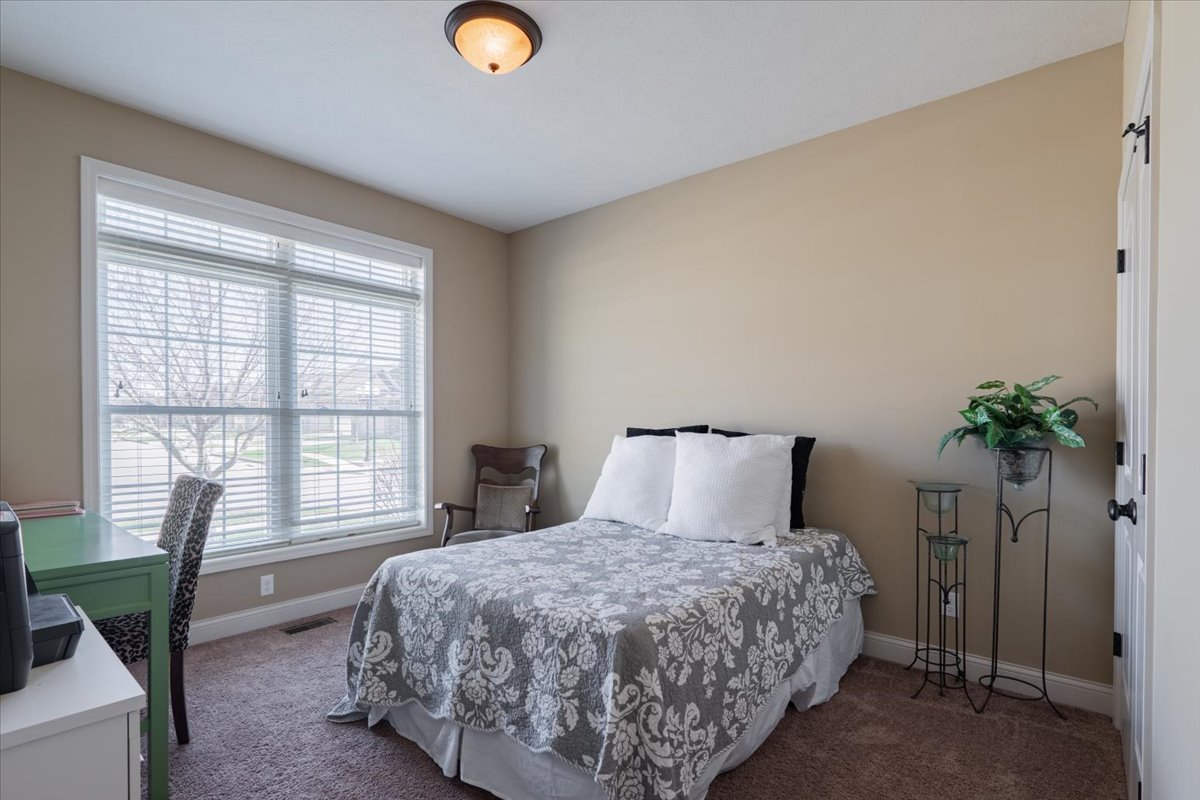 2020 Escalade Road Bloomington, IL 61705 - Photo 19 of 28