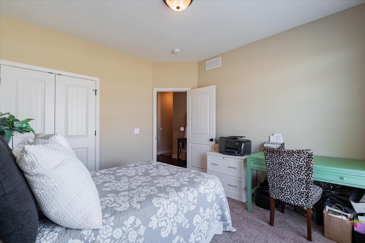 2020 Escalade Road Bloomington, IL 61705 - Photo 20 of 28