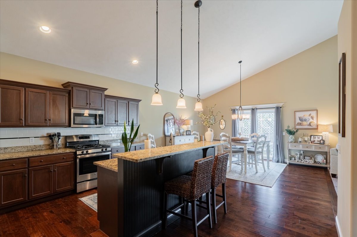 2020 Escalade Road Bloomington, IL 61705 - Photo 2 of 28