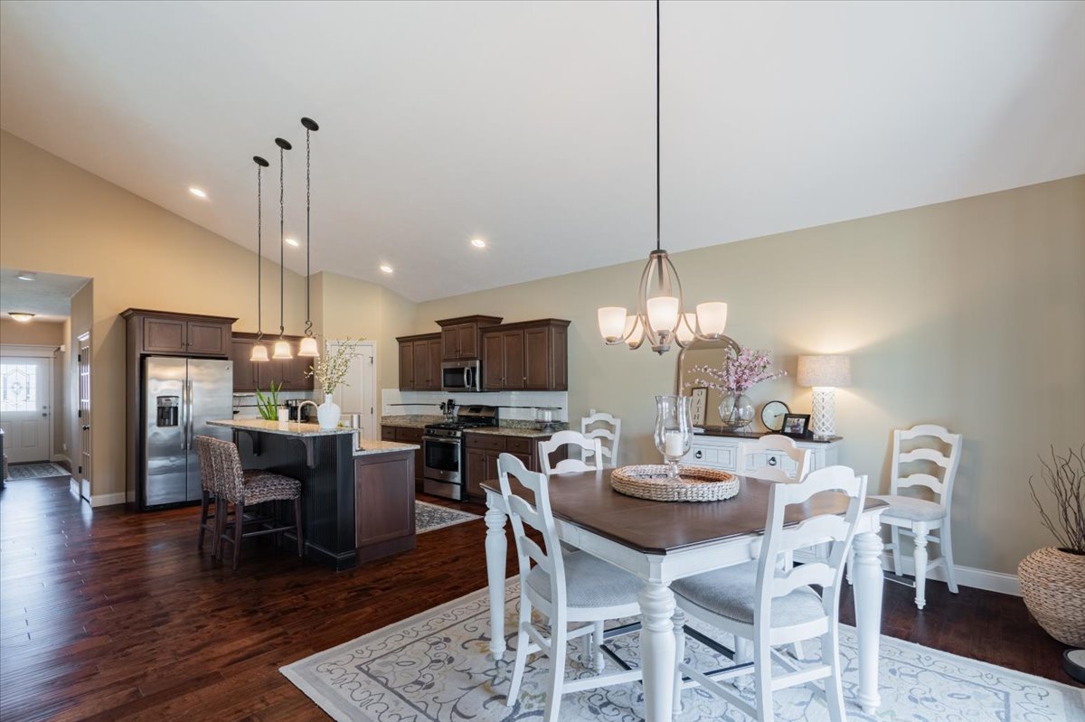 2020 Escalade Road Bloomington, IL 61705 - Photo 3 of 28