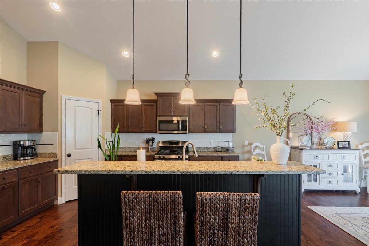 2020 Escalade Road Bloomington, IL 61705 - Photo 4 of 28