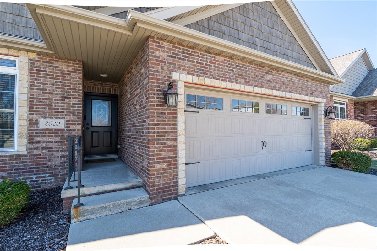 2020 Escalade Road Bloomington, IL 61705 - Photo 6 of 28