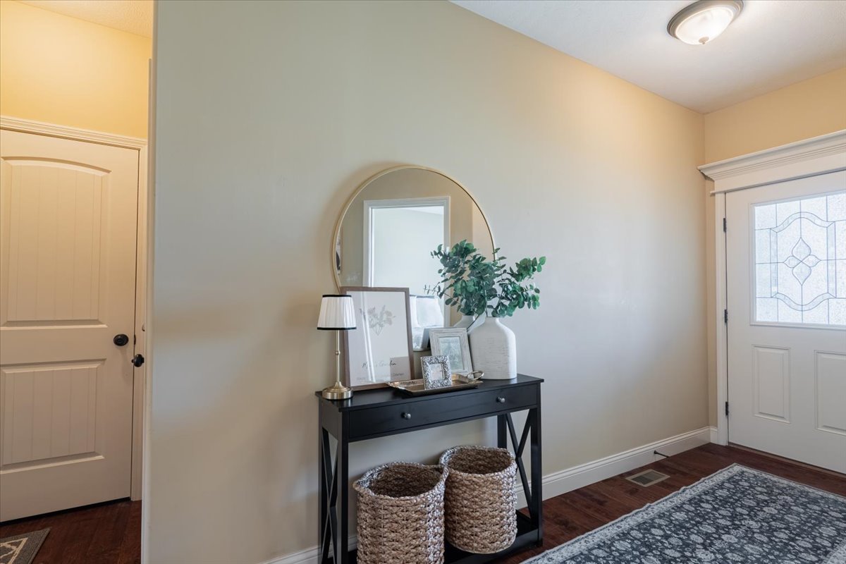 2020 Escalade Road Bloomington, IL 61705 - Photo 7 of 28