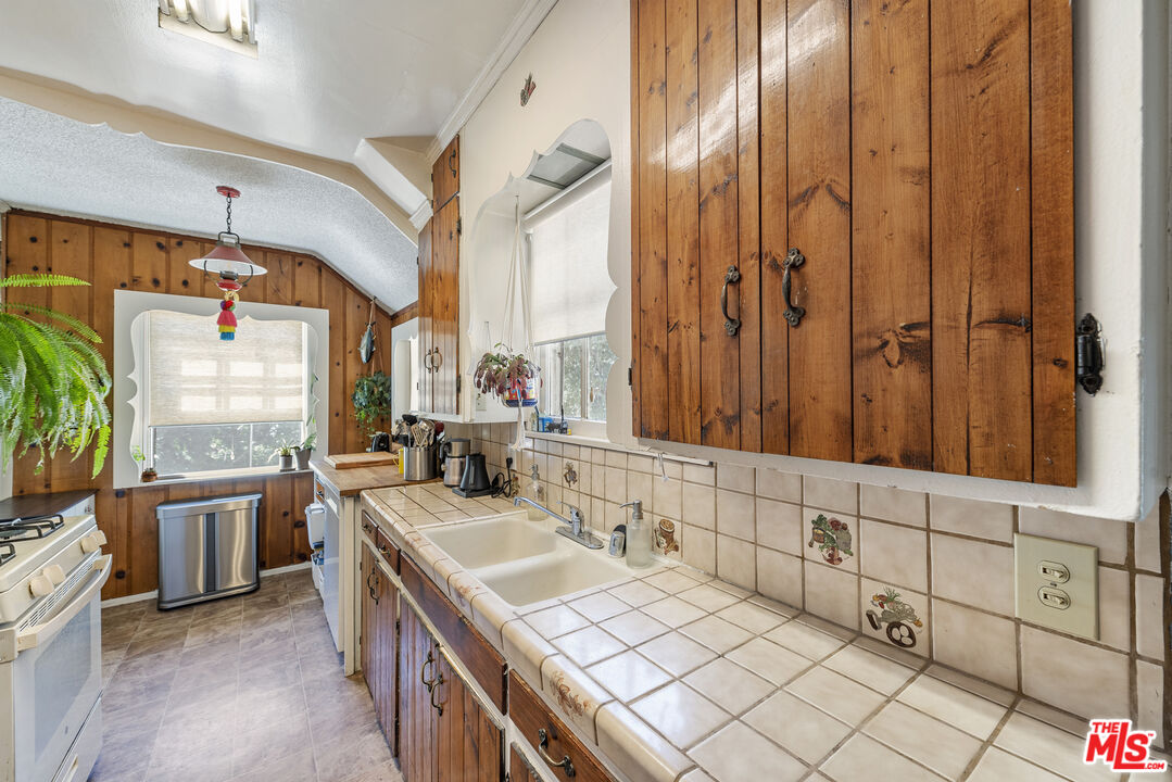 6349 Blanchard Canyon Road Tujunga, CA 91042 - Photo 15 of 71