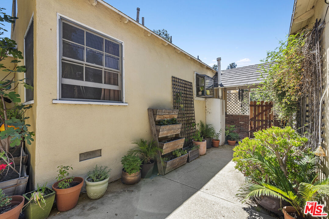 6349 Blanchard Canyon Road Tujunga, CA 91042 - Photo 29 of 71