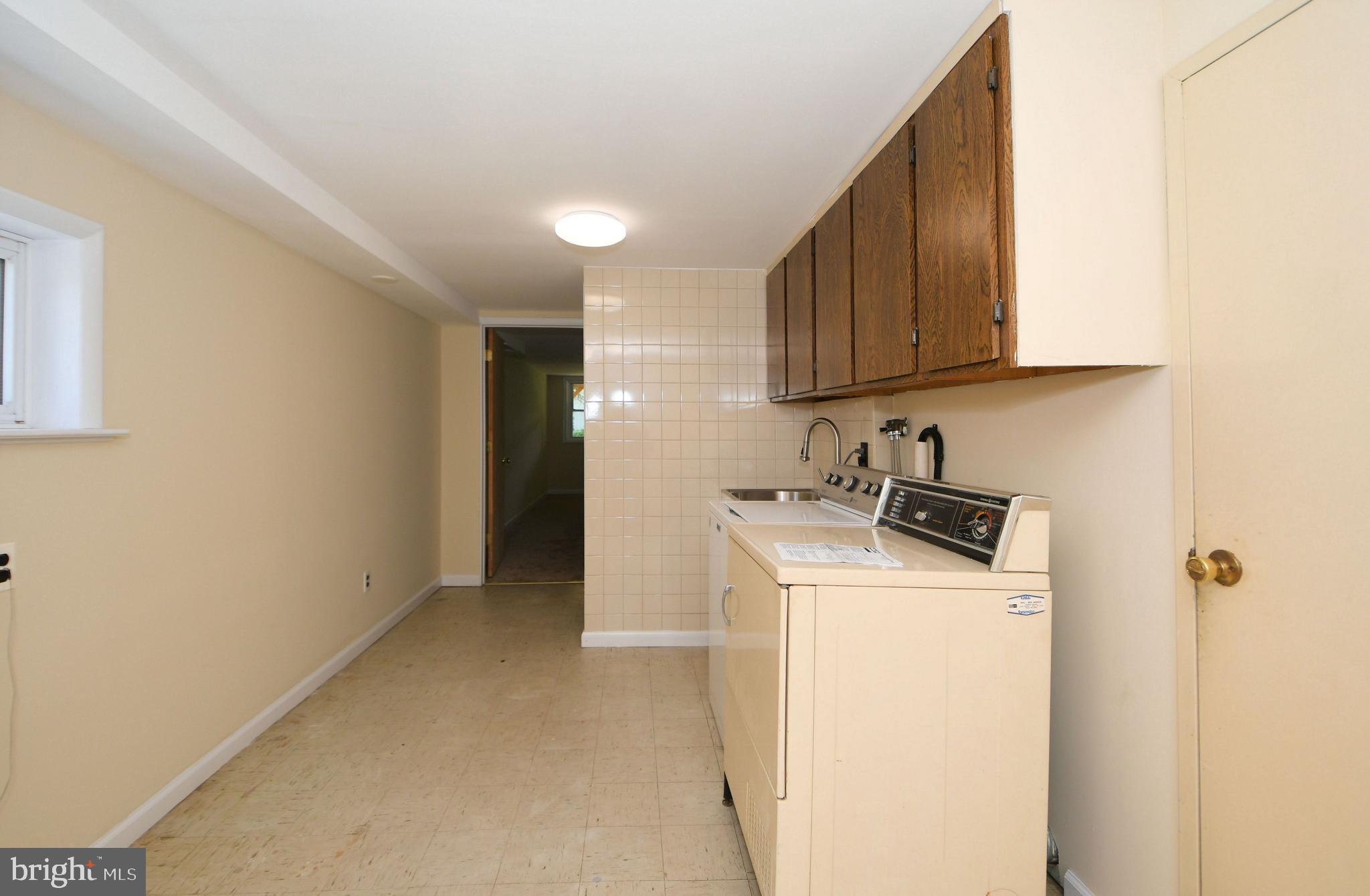 11949 Dumont Road Philadelphia, PA 19116 - Photo 49 of 54 Utility/Mud Room
