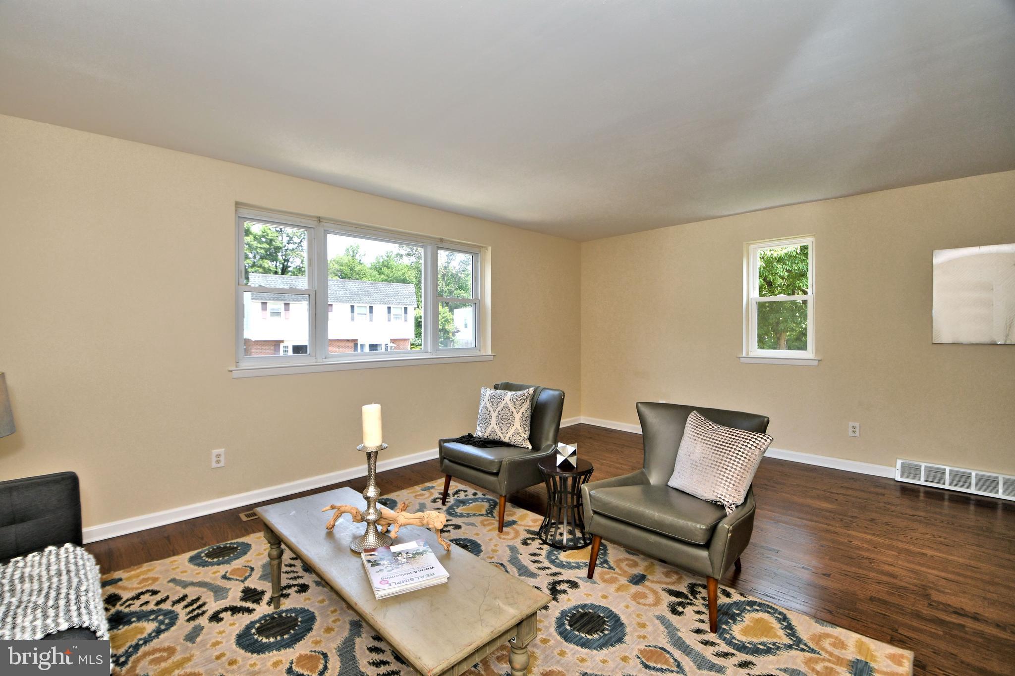 11949 Dumont Road Philadelphia, PA 19116 - Photo 9 of 54 Living Room