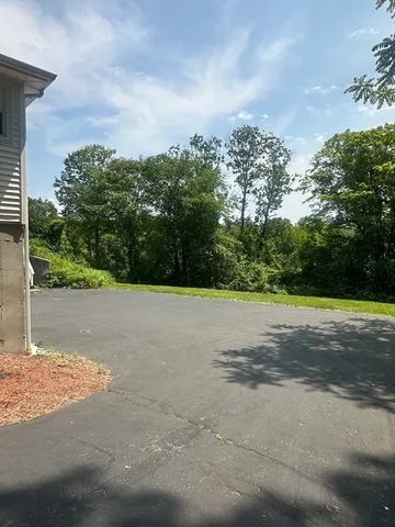 a view of a yard and basketball court