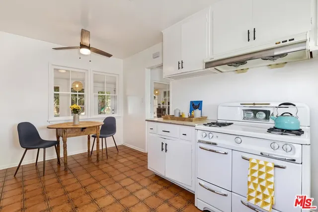 $3,950 | 7236 Encino Avenue, Van Nuys, CA 91406