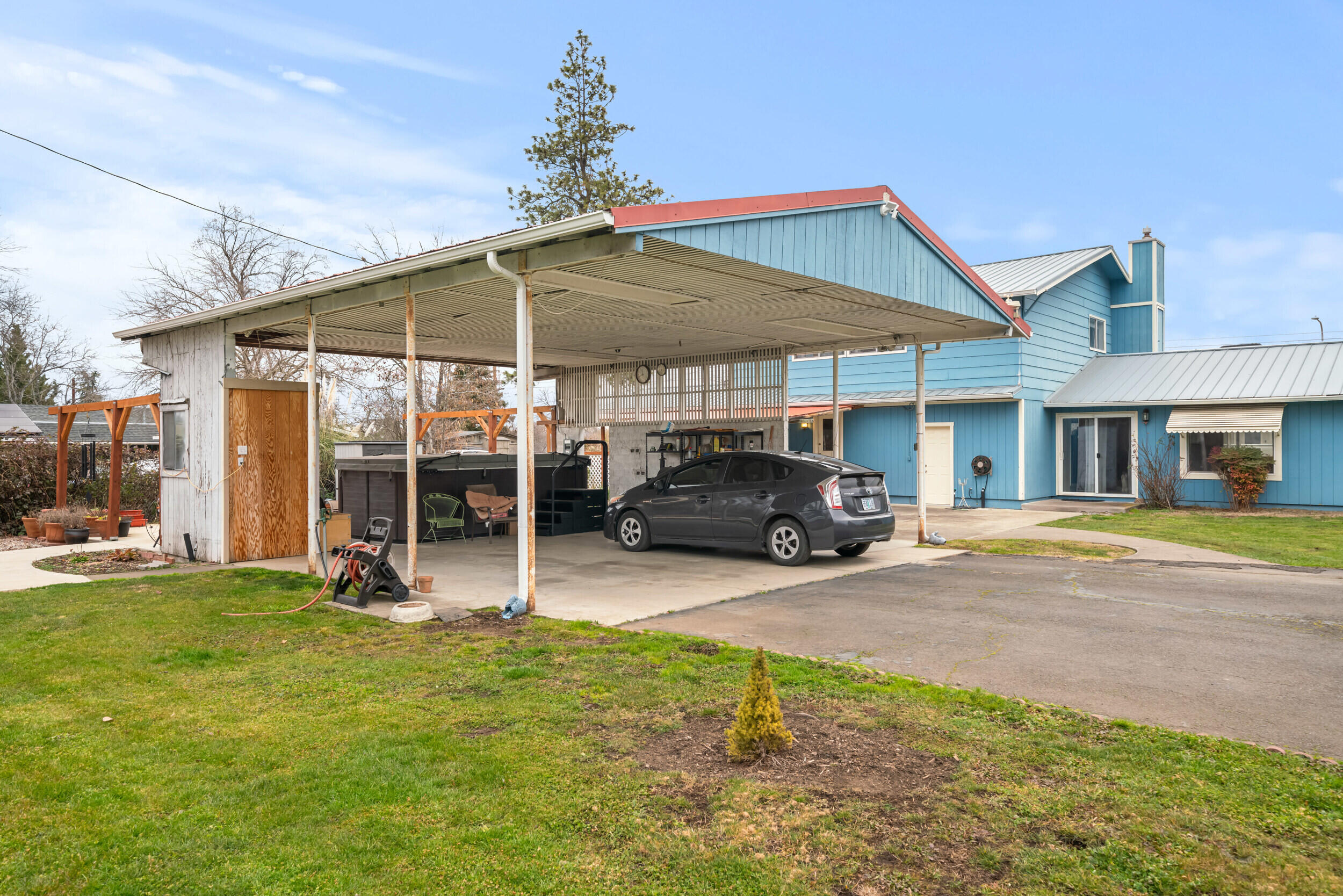 1654 Thomas Road Medford, OR 97501 - Photo 26 of 46 huge permanent carport.