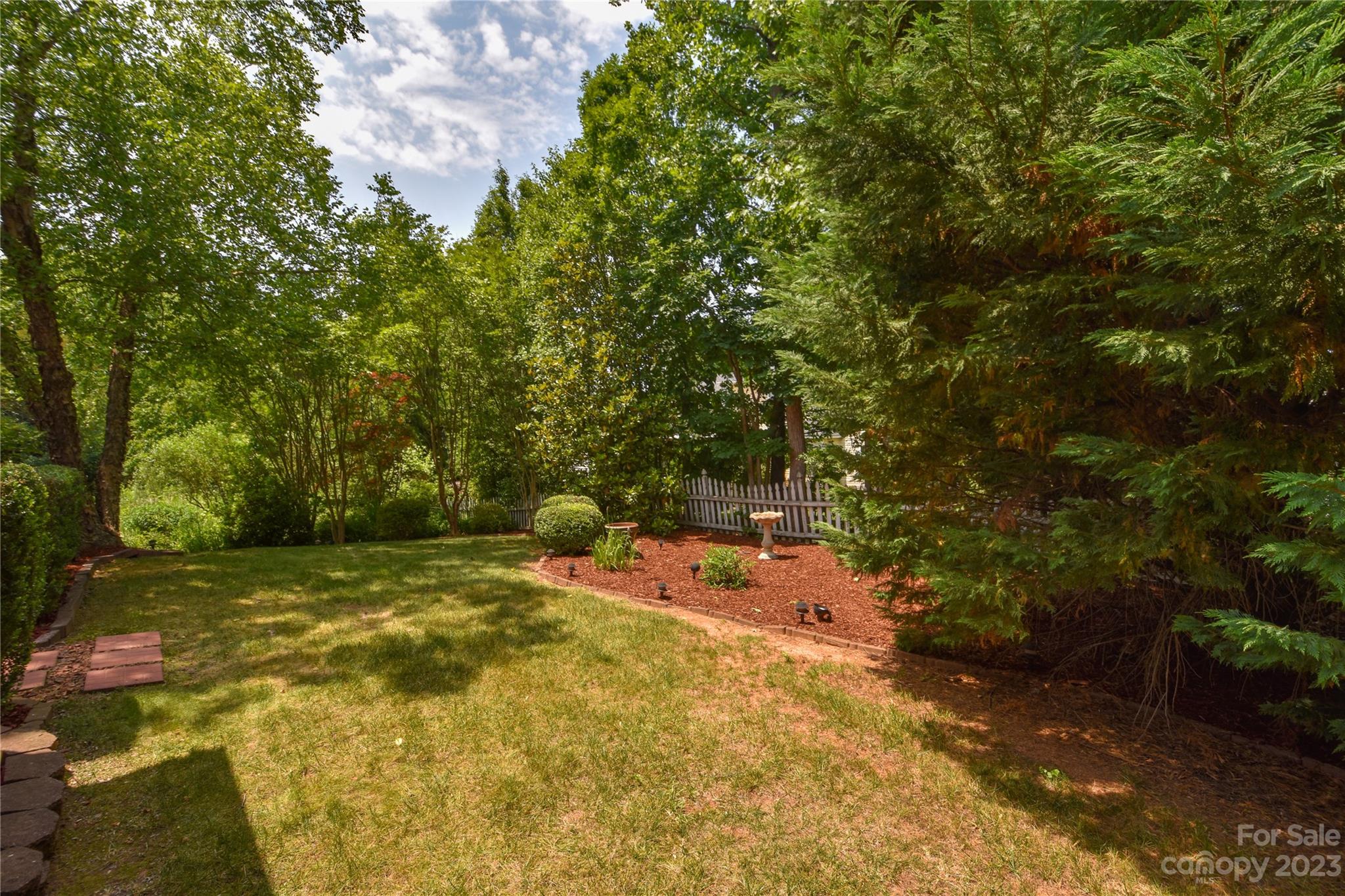 120 Comata Road Mooresville, NC 28117 - Photo 25 of 25 a backyard of a house with table and chairs