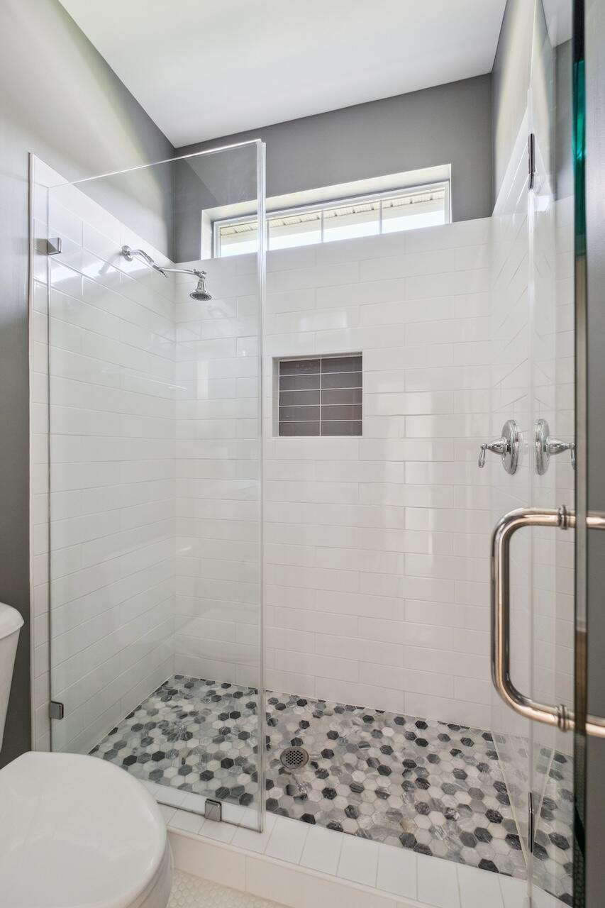 1409 Endicot Way Mount Pleasant, SC 29466 - Photo 26 of 32 Hall Bathroom